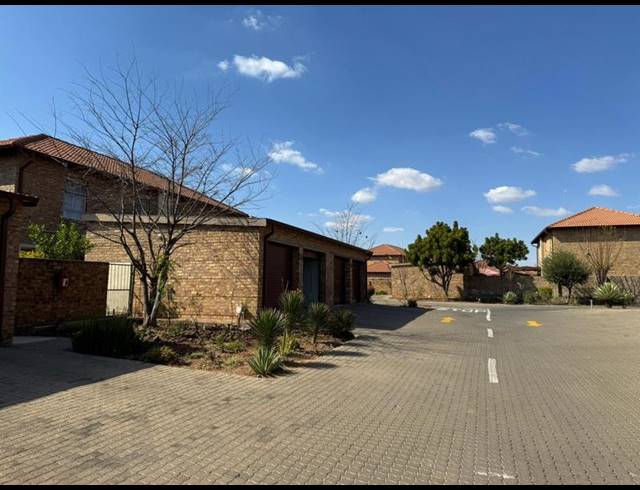 3 BEDROOM TOWNHOUSE FOR SALE IN ANNLIN